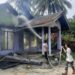 Satu Unit Rumah di Desa Sungai Paku Kecamatan Singingi Hilir Hangus Terbakar, Kapolsek Singingi Hilir Berikan Pengamanan di Lokasi Kebakaran