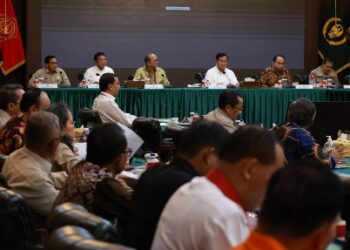 Wakili Kapolri Komjen Agus Andrianto Hadiri Rapat Pleno KKIP 2023 Bersama Menhan Prabowo