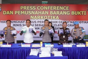 Ditresnarkoba Polda Riau Berhasil Tangkap Tujuh Tersangka Jaringan Narkoba Internasional 23,6 kilogram Langsung Diamankan