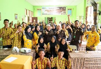 Kembali Lagi Kejaksaan Tinggi Riau Gelar Penyuluhan Hukum Program Jaksa Masuk Sekolah di SMK Negeri 1 Siak