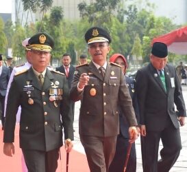 Kepala Kejaksaan Tinggi Riau Menghadiri Upacara Pengibaran Bendera Merah Putih dalam rangka Peringatan Hari Ulang Tahun Ke-78 Kemerdekaan RI Tahun 2023