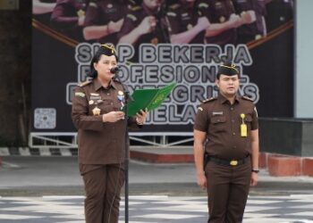 Asisten Pengawasan Kejaksaan Tinggi Riau Penerima Apel Kerja Pagi