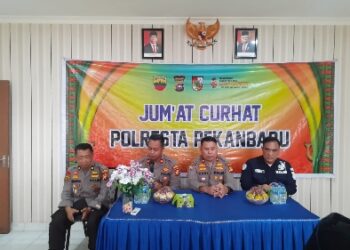 Polresta Pekanbaru Menggelar Jum’at Curhat Bersama dengan Warga Di Polsek Limapuluh 