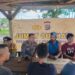 Jumat Curhat, Polsek Minas Sambangi Warga Yang Berkumpul Disalah Satu Warung di Minas Jaya