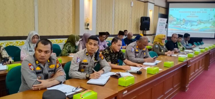Pemeriksa PTUN Bidang Pengawasan Kejati Riau Hadiri Rapat Teknis dan Persiapan Kegiatan Roadshow Bus KPK RI dan Pencanangan WBS Provinsi Riau 
