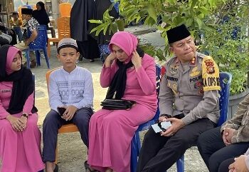 Sambang Duka Harmoni Kapolres Pelalawan ke Rumah duka Aiptu Baroni atas Wafatnya istri tercinta Ny.Finia Baroni