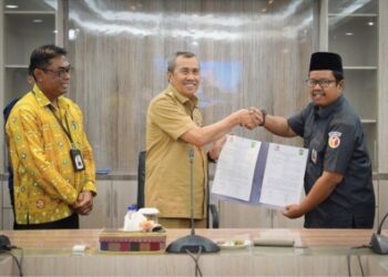 Gubernur Syamsuar Tandatangani Hibah Pemilu Serentak 2024