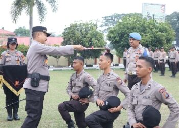 6 Bintara Remaja Polres Kampar Ikuti Tradisi Pembaretan