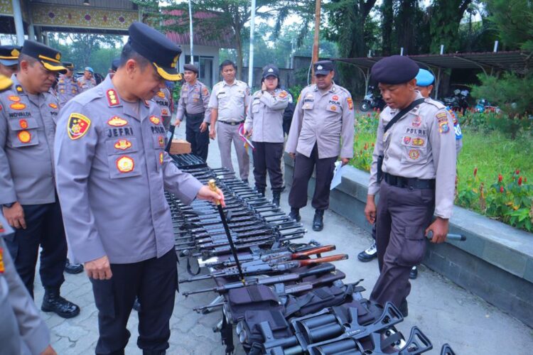 Kapolresta Pekanbaru Beserta Jajaran Menggelar Apel Gelar Sarpras Operasi Mantap Brata 2023,2024