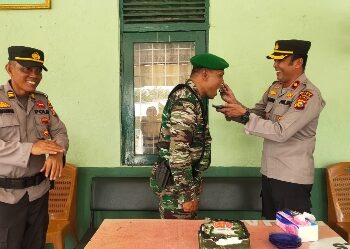 Kapolsek Siak Beserta Personil Memberikan Surprice ke Danramil 01 Siak Ternyata ini acaranya