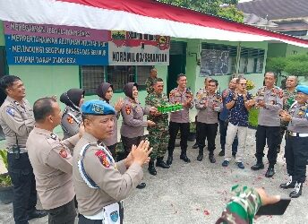 Sambut HUT TNI ke-78 Polsek Senapelan didampingi Kapolsek Payung Sekaki Beri Kejutan ke Danramil Senapelan