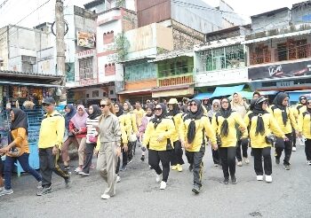 Dalam Rangka HUT Rohil ke-24 dan Bulan Inklusi Keuangan Ratusan Warga Jalan Santai Bersama