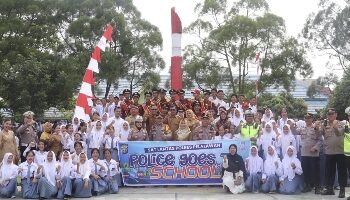 Kapolres Pelalawan Menjadi Pembina Upacara Dalam Rangka Police to Goes School di SMK Negeri 1