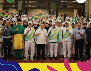 Kadispora Riau H. Boby Rachmat Mengukuhkan Kontingen Riau untuk Berlaga di PORWIL Sumatera XI 2023