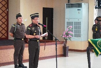 JAGA NETRALITAS ASN PADA PEMILU 2024 PESAN KAJATI SULSEL PADA ACARA PELANTIKAN DAN SERAH TERIMA JABATAN ESELON III, ASPIDSUS, KAJARI DAN KOORDINATOR