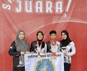 Selamat SMP Negeri 23 Kota Pekanbaru Sabet Tiga Medali Emas Cabang Taekwondo