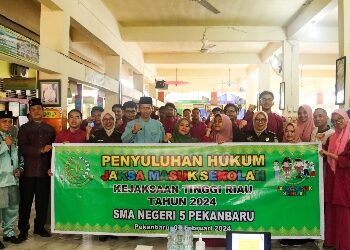 Jaksa Masuk Sekolah, Kejati Riau Berikan Penyuluhan Hukum pada Siswa siswi SMA Negeri 5 Pekanbaru