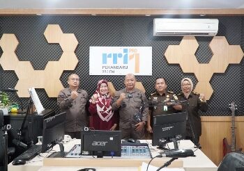 WAKIL KEPALA KEJAKSAAN TINGGI RIAU MENJADI NARASUMBER PADA KEGIATAN DIALOG INTERAKTIF JAKSA MENYAPA DI RRI PEKANBARU
