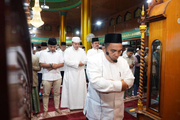 Syafari Subuh Ramadhan Kapolda Riau di Masjid Paripurna Al-Muhsinin Pekanbaru