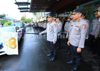 Polri Berangkatkan Tiga Tim Bantu Korban Banjir di Kabupaten Demak