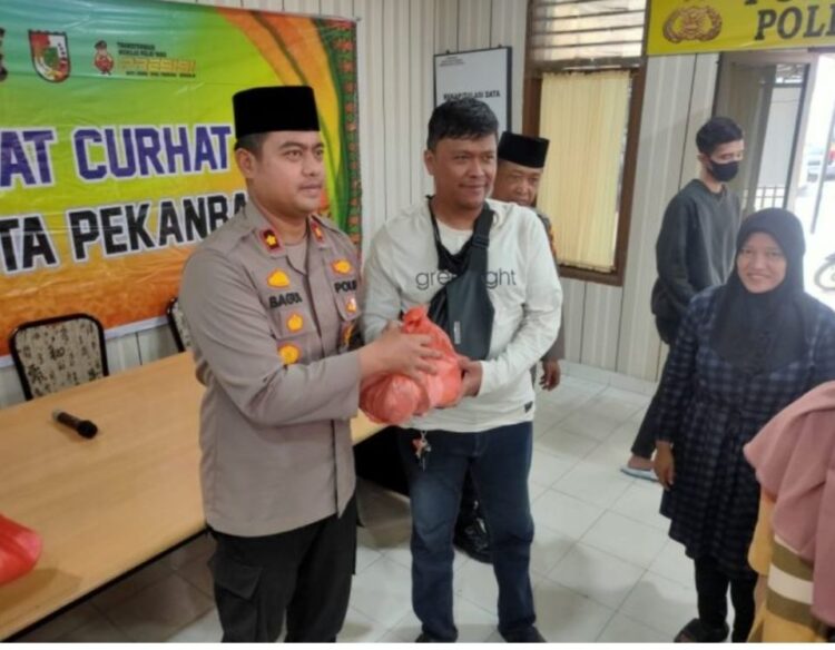 Polresta Pekanbaru beserta Polsek Lima Puluh Gelar Jumat Curhat,Masyarakat Apresiasi Kinerja Polsek Lima Puluh