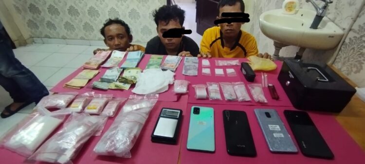 Tim Opsnal Satres Narkoba Polres Siak Amankan Tiga Orang Laki Laki Diduga Pelaku Penyalahgunaan Narkotika
