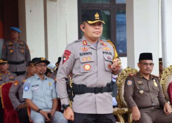 Kapolres Pelalawan Pimpin Apel Gelar Pasukan Operasi Ketupat Lancang Kuning 2024 dalam rangka Pengamanan Idul Fitri 1445 H