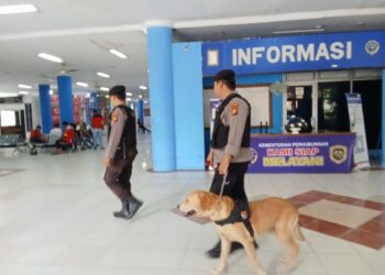 Ops Ketupat Lk 2024, Subsatgas Satwa Sterilisasi Area Pelabuhan Sungai Duku di Dukung Satwa K9