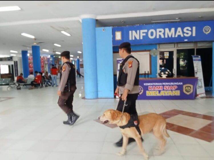 Ops Ketupat Lk 2024, Subsatgas Satwa Sterilisasi Area Pelabuhan Sungai Duku di Dukung Satwa K9