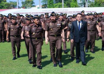 Paling Dipercaya Publik, Barita Simanjuntak Harapkan Kejagung RI Jadi Pioner