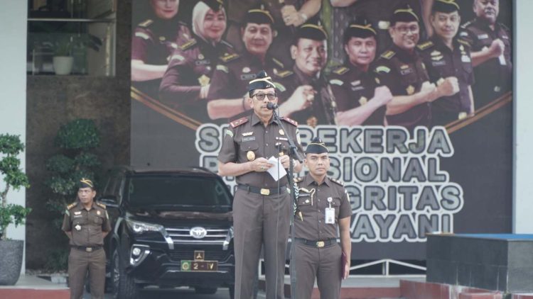 KEPALA KEJAKSAAN TINGGI RIAU PIMPIN UPACARA DALAM RANGKA HARI ULANG TAHUN PERSAJA KE-73