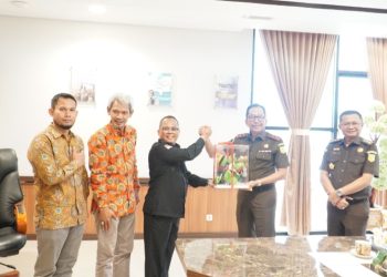 Perkuat Sinergi Kelembagaan Dalam Pilkada Serentak, Kajati Riau Terima Silaturahmi KPU Riau