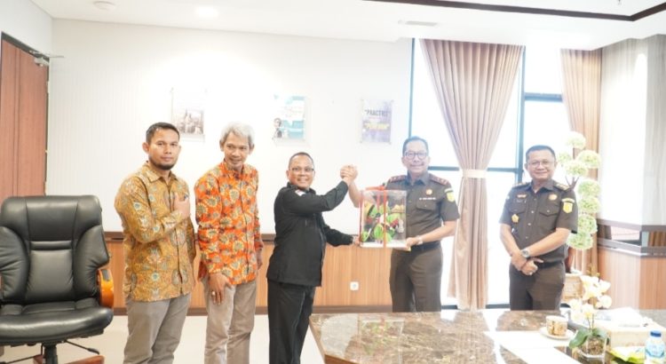 Perkuat Sinergi Kelembagaan Dalam Pilkada Serentak, Kajati Riau Terima Silaturahmi KPU Riau