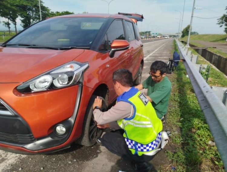 Bantu ban kempes,Satlantas Polres Majalengka Patut di Apresiasi dan contoh ke Polisi lain ini tanggapan Kasat Lantas