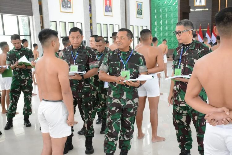 Danrem 031/WB Pimpin Sidang Parade Penerimaan CATA PK TNI AD GEL I TA 2025