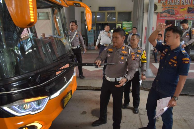 Satlantas Polresta Pekanbaru Lakukan Rampcheck Kelayakan Kendaraan Bus