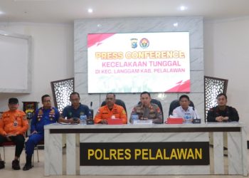 Kapolres Pelalawan Memberi Keterangan Kecelakaan Tunggal Truck yang Menewaskan 15 Orang