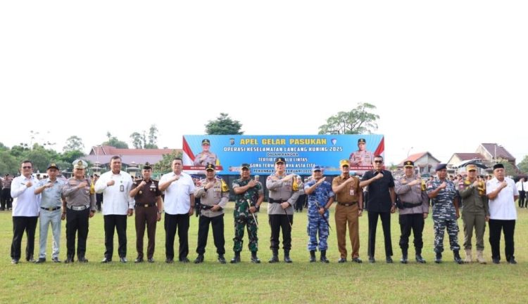 Kapolda Riau Pimpin Apel Gelar Pasukan Operasi Keselamatan Lancang Kuning 2025