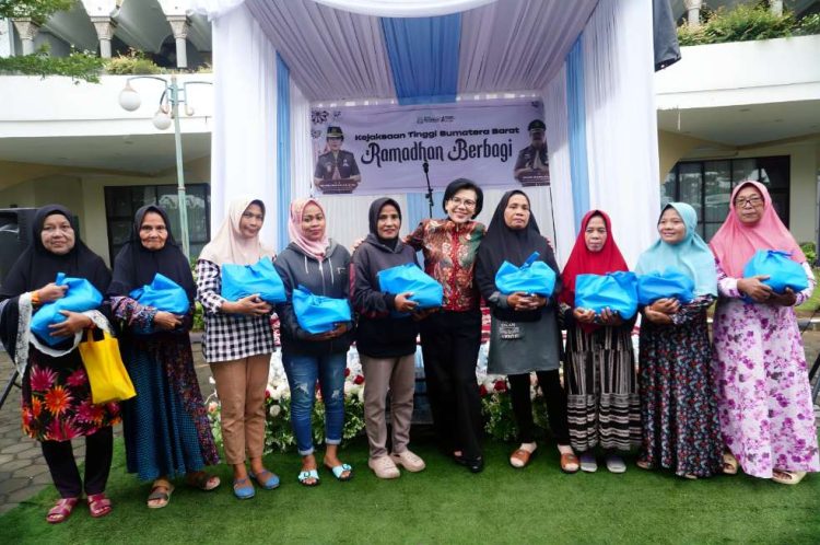 Kejati Sumbar Beserta Jajaran Laksanakan Kegiatan Ramadhan Berbagi ini pesan Kejati