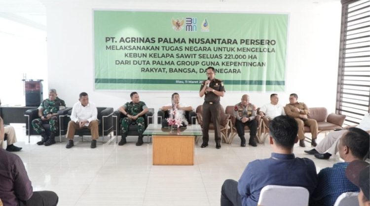 Kajati Riau Saksikan Langsung Penyerahan Aset Barang Bukti Perkara Korupsi PT.Duta Palma Kepada PT.Agrinas Duta Palma