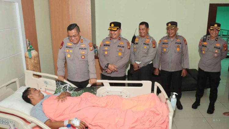 Kapolres Meranti Jenguk Personil Sakit di RSUD Selatpanjang