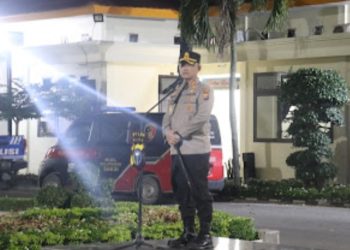 Kapolres Pelalawan Pimpin Apel Pelaksanaan Patroli Blue Light