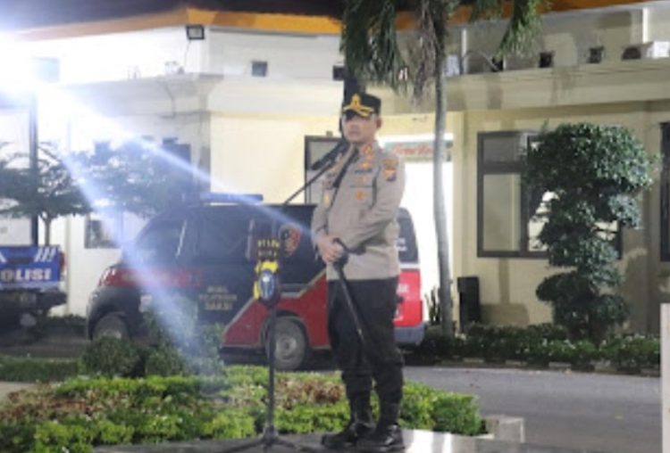 Kapolres Pelalawan Pimpin Apel Pelaksanaan Patroli Blue Light