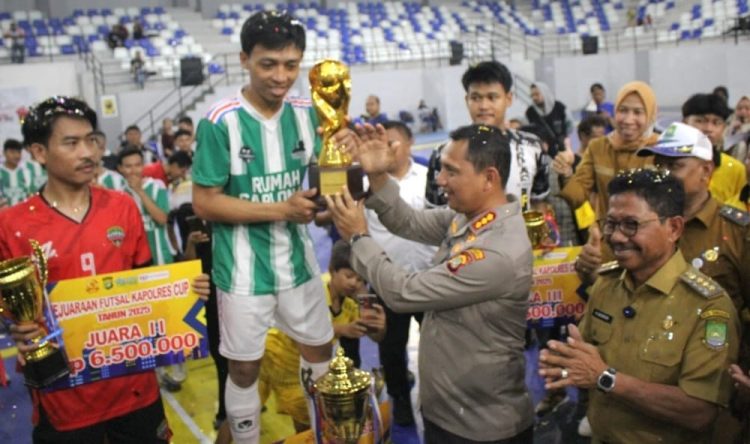 Banksasuci Menyabet Piala Bergilir Futsal Kapolres Cup 2025