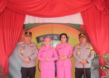 Polres Pelalawan Gelar Upacara Parawell Parade Dalam Rangka Kenal Pamit Kapolres Pelalawan