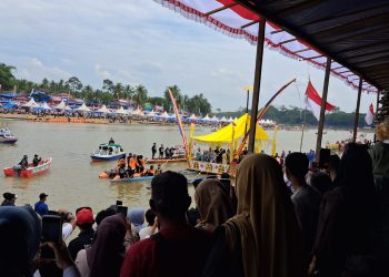 Antusias Masyarakat Tumpah Ruah Menyambut Pacu Jalur, Sejarawan Riau Menekankan Pentingnya Keterlibatan Pemuda Dalam Menjaga Keberlangsungan Tradisi