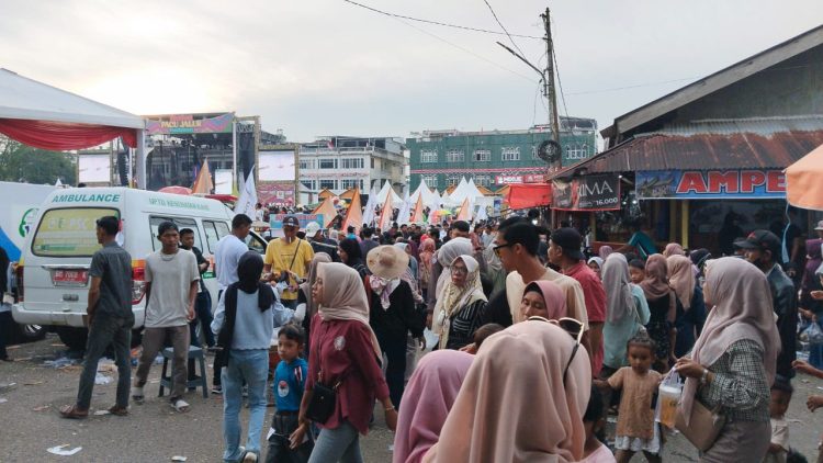 Kian Buming, Jutaan Pasang Mata Saksikan Pacu Jalur
