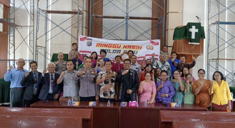 Polda Riau Bersama Polresta Pekanbaru Gelar Kegiatan Minggu Kasih di Gereja HKBP Sumber Sari