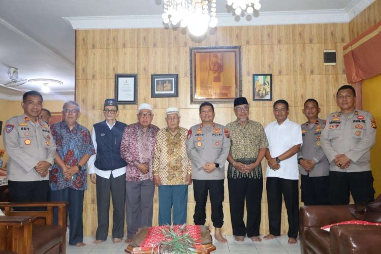 Silaturahmi Kapolres Pelalawan dengan Sultan Pelalawan