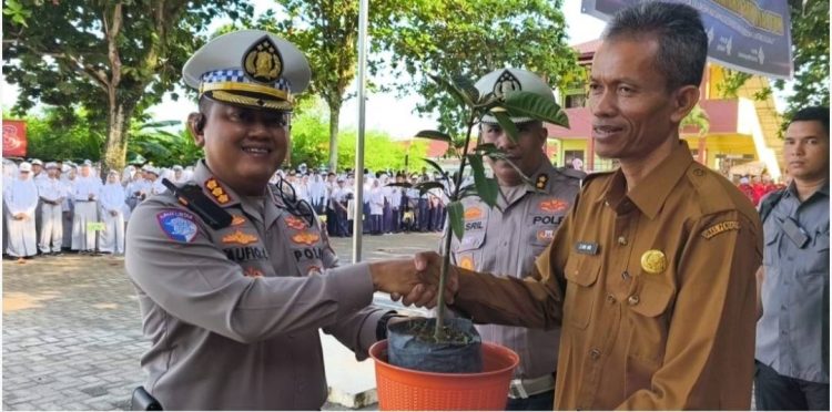Dirlantas Polda Riau Gelar Program Police Goes To School dan Green Policing di SMA/SMK
